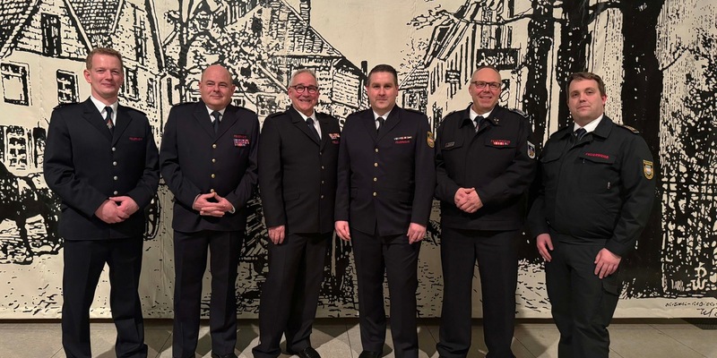 FW-EN: Rolf-Erich Rehm nun Ehrenpräsident des Kreisfeuerwehrverbandes - Markus Neuhaus neuer Präsident - Andreas Bleck mit silberner Ehrennadel geehrt - Foto: presseportal.de