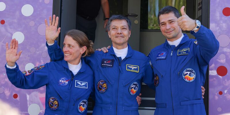 Oleg Kononenko (Mitte) ist bereits zum fünften Mal auf der Internationalen Raumstation (ISS). - Foto: Ivan Timoshenko/Roscosmos space corporation/AP/dpa