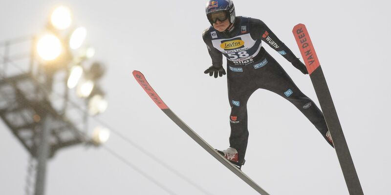 Andreas Wellinger holte sich zum Abschluss des Heimspringens in Willingen den Sieg. - Foto: Swen Pförtner/dpa