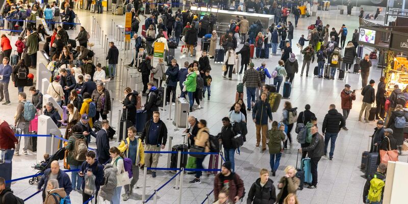 Die Kunden verlangen meist Entschädigungen für ausgefallene oder verspätete Flüge. - Foto: Helmut Fricke/dpa