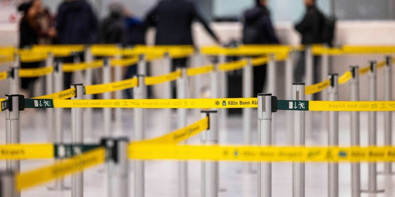 Seit der Corona-Pandemie gibt es deutlich weniger Fluggäste. - Foto: Thomas Banneyer/dpa