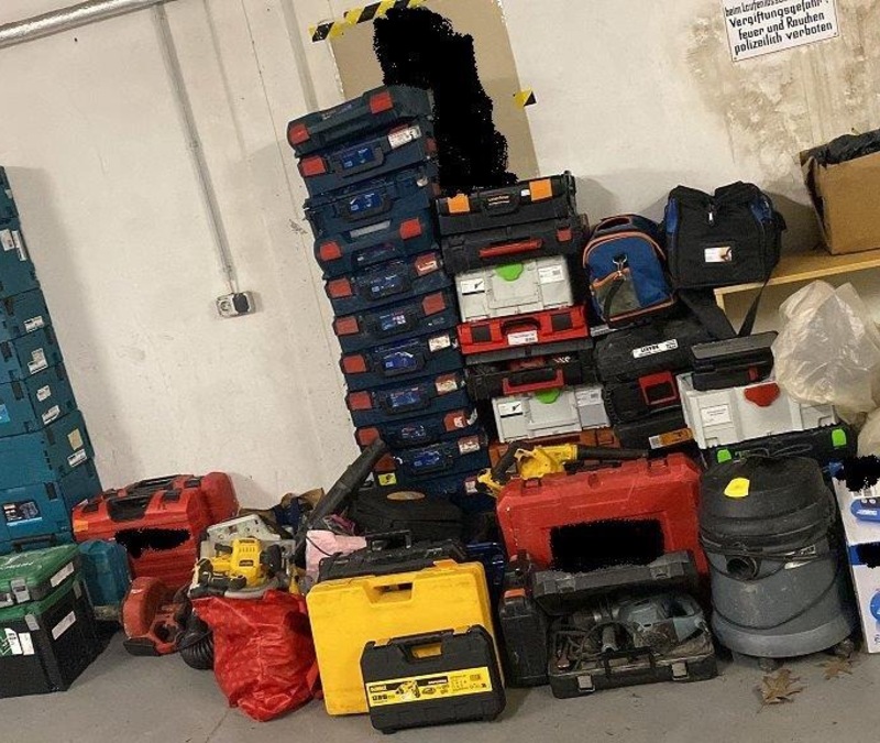 BPOL NRW: Herkunft ungeklärt - Bundespolizei stellt Werkzeug im Neuwert von ca. 22.000,- EUR sicher - Foto: presseportal.de