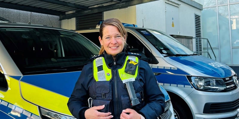 POL-SU: Polizeihauptkommissarin Stefanie Lücker ist neu im Polizeibezirksdienst - Foto: presseportal.de