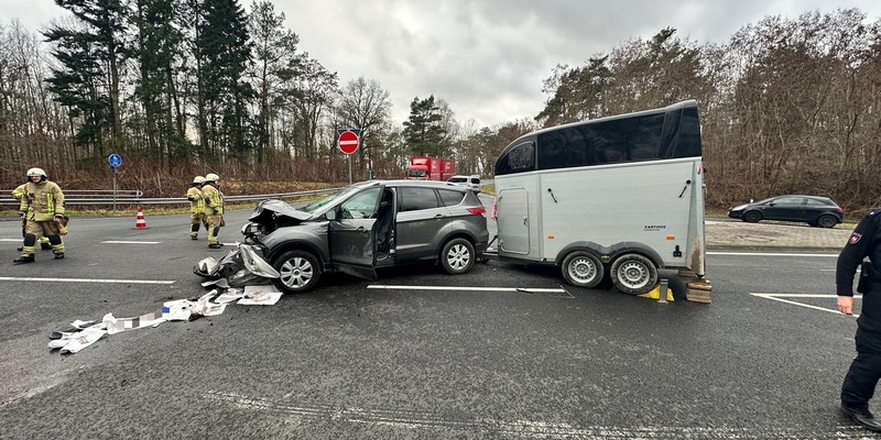 FW Helmstedt: Erneut Verkehrsunfall auf der B244, Helmstedt - Mariental - Foto: presseportal.de