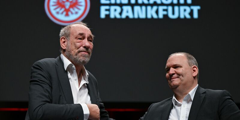 Mathias Beck (r) tritt die Nachfolge von Peter Fischer an. - Foto: Arne Dedert/dpa