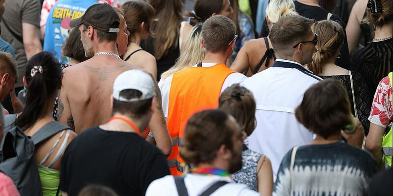 Junge Menschen bei der Techno-Parade Zug der Liebe (Archiv) - Foto: über dts Nachrichtenagentur