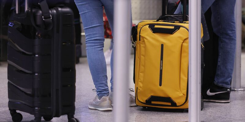 Die Lufthansa und ihre Kunden stehen vor der nächsten Streikwelle mit zahlreichen Flugausfällen und Verspätungen. - Foto: David Young/dpa