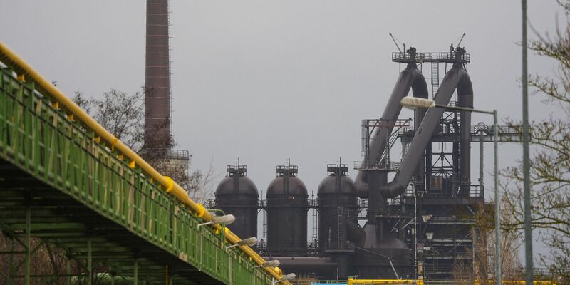 Zum Jahresende 2023 sind die Aufträge in der deutschen Industrie gestiegen. (Symbolbild/Archivbild) - Foto: Soeren Stache/dpa-Zentralbild/dpa