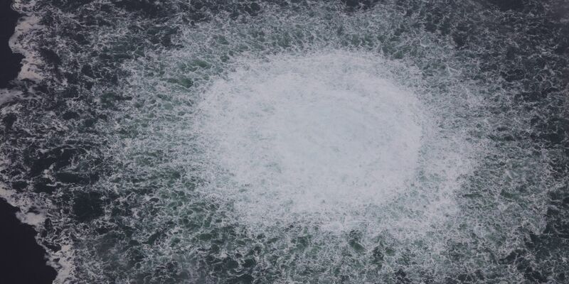 Das Nord Stream 1-Gasleck in der Ostsee, fotografiert am 28. September 2022 aus einem Flugzeug der schwedischen Küstenwache. - Foto: Swedish Coast Guard/dpa