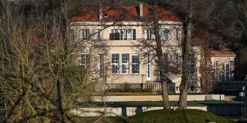 Blick auf das Gästehaus am Lehnitzsee: Dort hatte ein Treffen radikaler Rechter stattgefunden. - Foto: Jens Kalaene/dpa