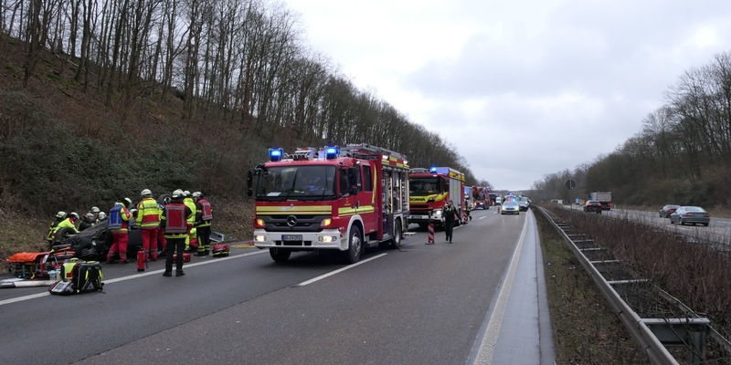 FW-DO: Unfall auf der BAB 45 - Citroën C4 überschlägt sich und bleibt auf dem Dach liegen - Foto: presseportal.de