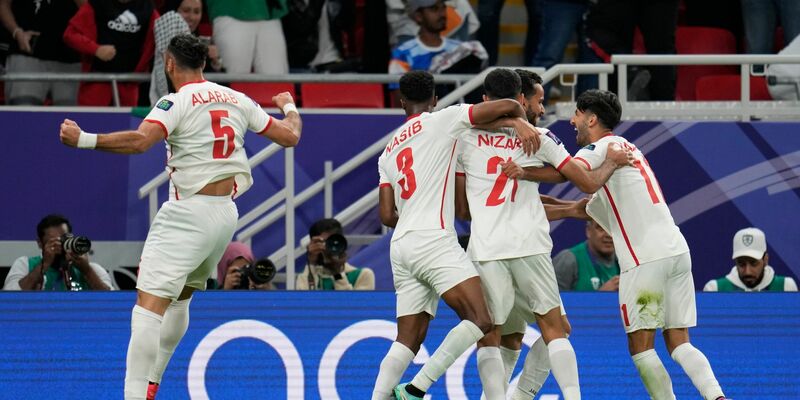 Jordanien setzte sich im Halbfinale des Asien-Cups überraschend gegen Südkorea durch. - Foto: Aijaz Rahi/AP/dpa