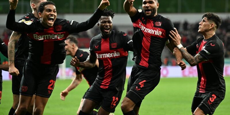 Leverkusens Trainer Kasper Hjulmand traute seinen Augen nicht. - Foto: Federico Gambarini/dpa