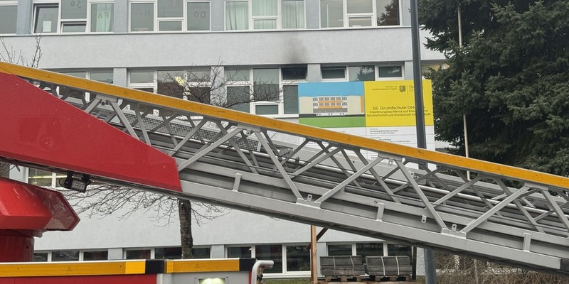 FW Dresden: Brand auf einer Schultoilette in der 16. Grundschule - Foto: presseportal.de