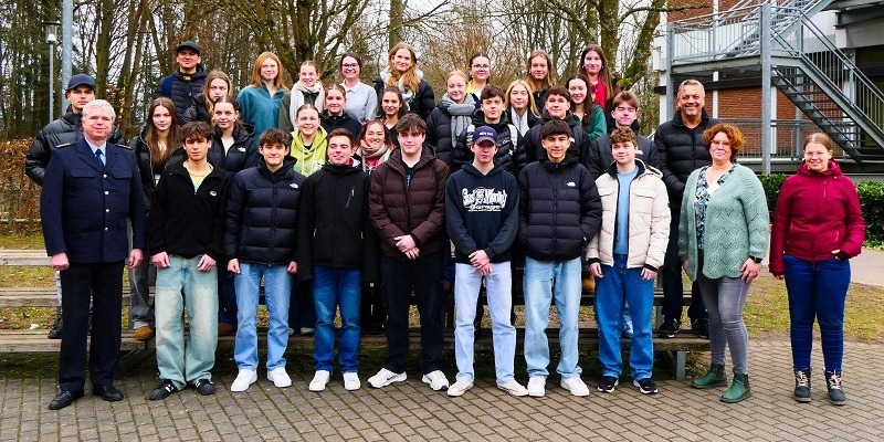 BPOL-F: Umfangreiche Präventionsmaßnahmen stießen am Franziskanergymnasium Kreuzburg in Großkrotzenburg auf reges Interesse - Foto: presseportal.de