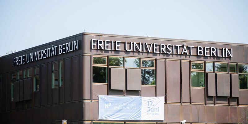 Laut der Universität ist nach derzeitiger Rechtslage eine Exmatrikulation von Studierenden aus Ordnungsgründen nicht möglich. - Foto: Christoph Soeder/dpa