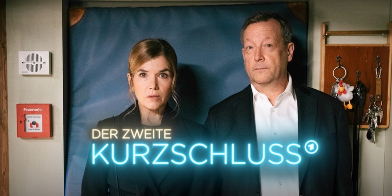 Anke Engelke und Matthias Brandt in Der zweite Kurzschluss ab 23. Februar auf vielen gängigen Plattformen, unter anderem Amazon und Google zum Kaufen und Leihen erhältlich - Foto: presseportal.de