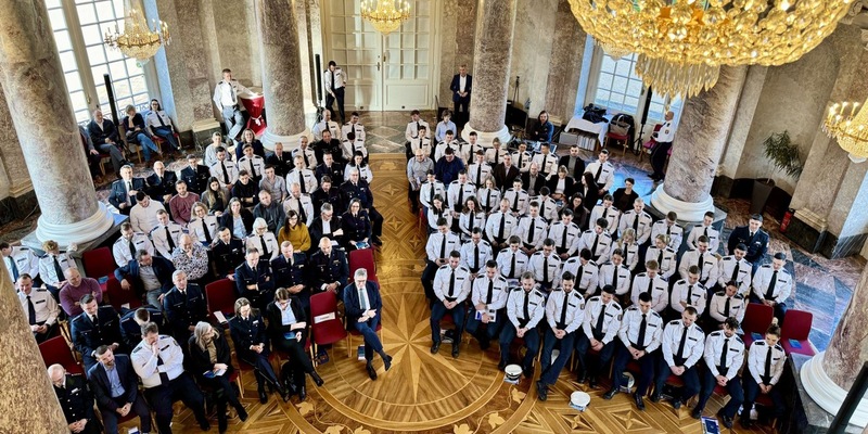 POL-HG: Neue Mitarbeiterinnen und Mitarbeiter für das Polizeipräsidium Westhessen, Feierliche Begrüßung im Schloss Biebrich, Montag, 05.02.2024 - Foto: presseportal.de