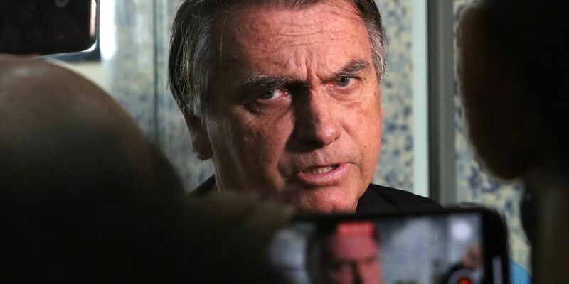 Jair Bolsonaro muss seinen Reisepass binnen 24 Stunden abgeben. - Foto: Tania Regio/Agencia Brazil/dpa