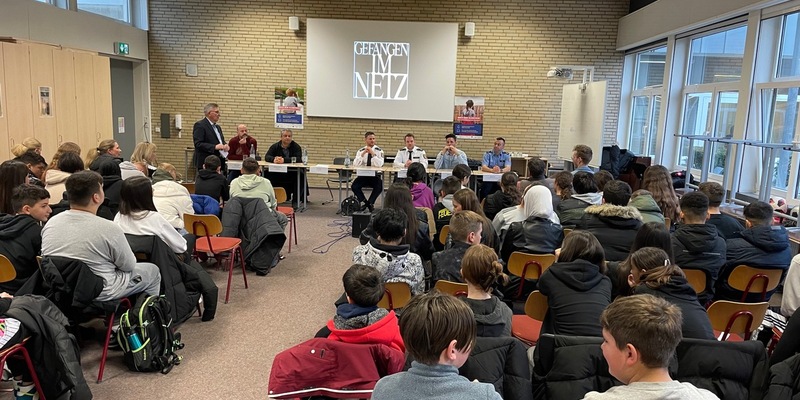POL-DA: Viernheim: Brich Dein Schweigen Projekttag an Friedrich-Fröbel-Schule/Experten sensibilisieren Schülerinnen und Schüler - Foto: presseportal.de