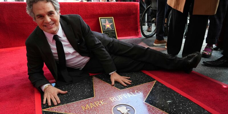 Schauspieler Mark Ruffalo wurde mit einer Sternenplakette geehrt. - Foto: Jordan Strauss/Invision/AP/dpa