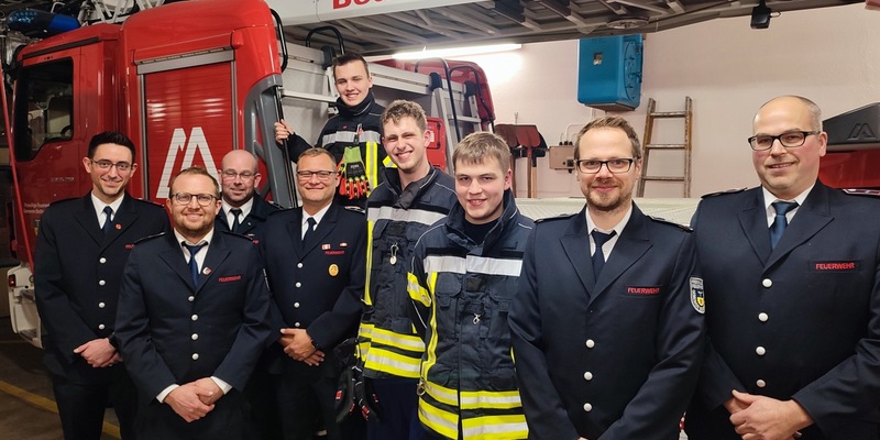 FW-KLE: Freiwillige Feuerwehr Bedburg-Hau bekommt Nachwuchs/ Mitglieder der Jugendfeuerwehr wechseln in die aktive Wehr - Foto: presseportal.de