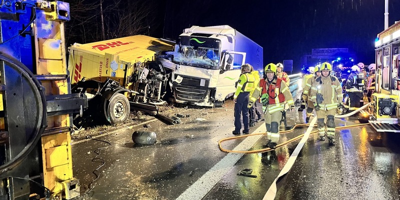 FW Ratingen: Närrischer Tag für die Jecken - Arbeitsreicher Tag für die Feuerwehr - Foto: presseportal.de