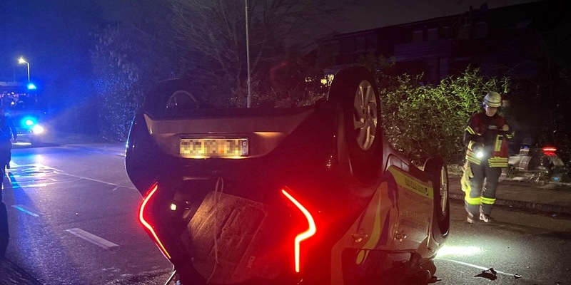 POL-NE: Autofahrerin überschlägt sich - Foto: presseportal.de