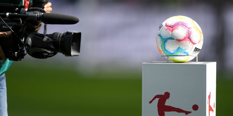 Die Debatte im deutschen Fußball über einen Investoren-Einstieg hält an. - Foto: Michael Schwartz/dpa