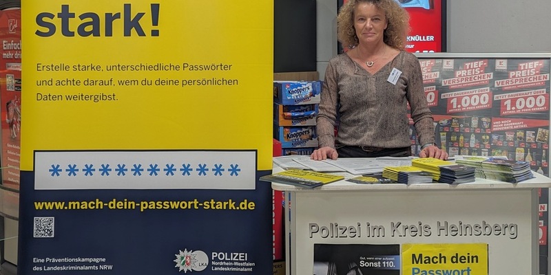 POL-HS: Informationsstand am Safer Internet Day - Foto: presseportal.de