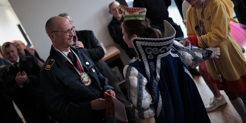 FW Ratingen: Immer wieder Karnevalsfreitags - Besuch auf der Hauptfeuer- und Rettungswache Ratingen - Foto: presseportal.de