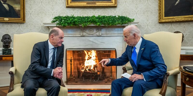 Für Olaf Scholz ist es bereits der dritte Besuch im Weißen Haus als Kanzler. - Foto: Michael Kappeler/dpa