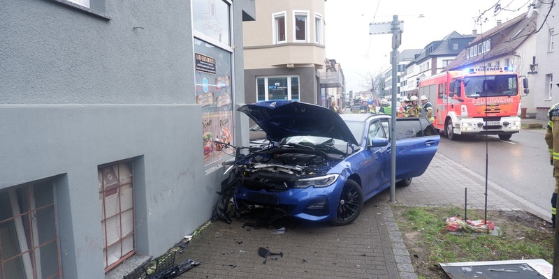 FW Stuttgart: Verkehrsunfall mit mehreren Beteiligten - Foto: presseportal.de