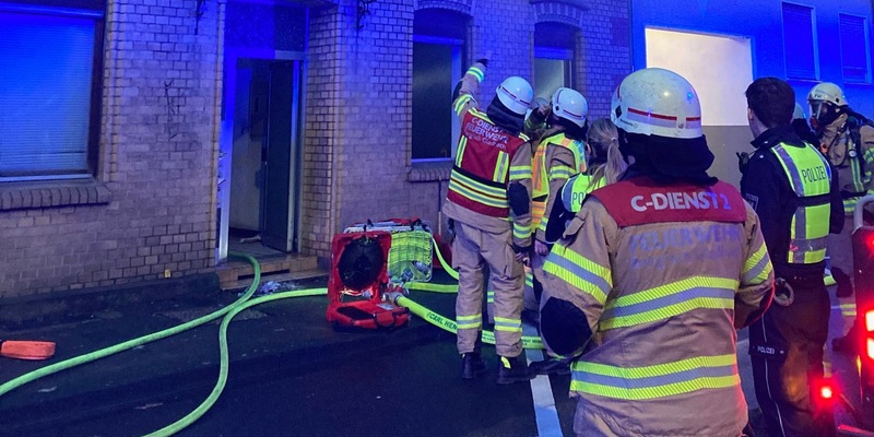 FW-GL: Eine Person bei Wohnungsbrand in der Stadtmitte von Bergisch Gladbach gerettet - Foto: presseportal.de