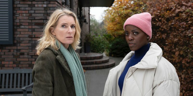 Die Kommissarinnen Charlotte Lindholm (Maria Furtwängler, l) und Anaïs Schmitz (Florence Kasumba). - Foto: NDR/ARD/dpa