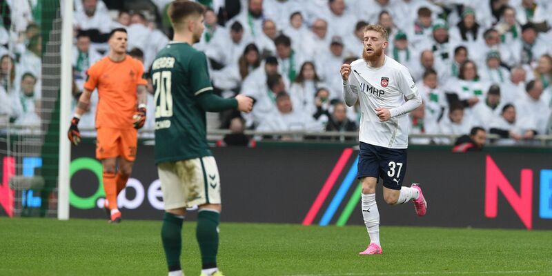 Der Heidenheimer Jan-Niklas Beste (r) jubelt nach seinem Treffer zum zwischenzeitlichen 2:0 in Bremen. - Foto: Carmen Jaspersen/dpa