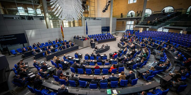 Auf die Frage, welche Koalitionen nach der nächsten Bundestagswahl gut wären, nannten den Angaben zufolge 36 Prozent ein Bündnis aus Union und SPD. - Foto: Michael Kappeler/dpa