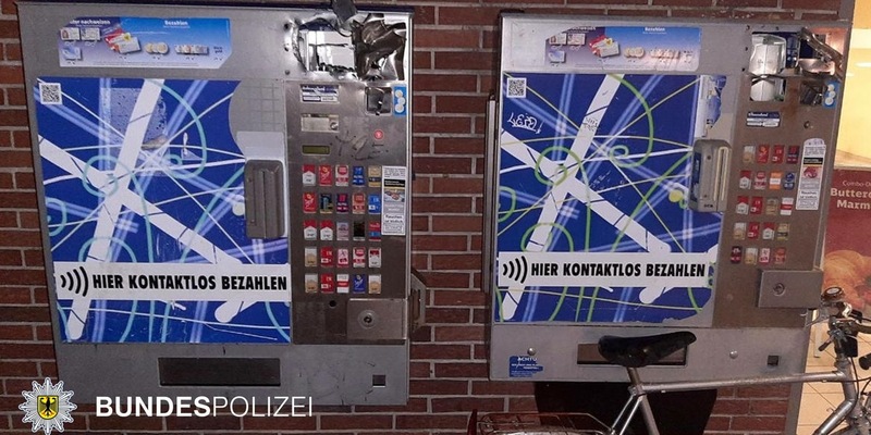 Bundespolizeidirektion München: Aufgebrochene Zigarettenautomaten mit 10.300 EUR Sachschaden - Raub von 94 EUR - Bedrohung und Beleidigung mit Fußballhintergrund - Foto: presseportal.de