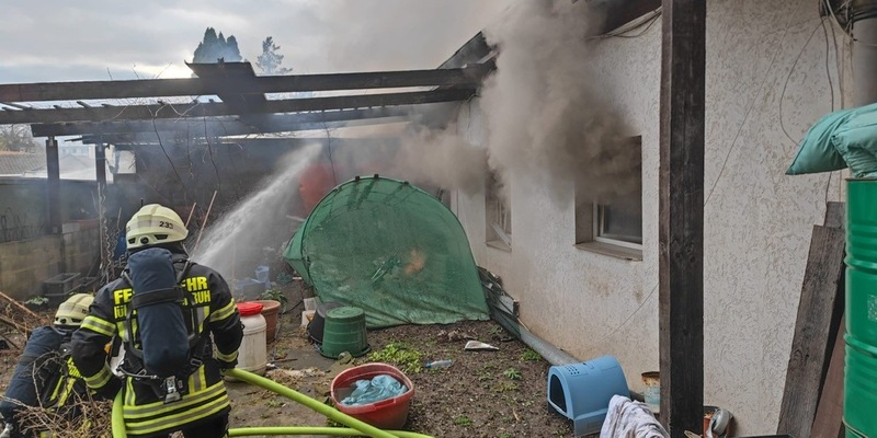 FW-MH: Brand einer Gartenlaube und einer Wohnung in Mülheim Styrum - Foto: presseportal.de