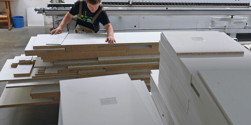 Viele Mittelständler stehen vor dem Problem, geeignete Nachfolger für die eigene Firma zu finden. - Foto: Hendrik Schmidt/dpa-Zentralbild/dpa