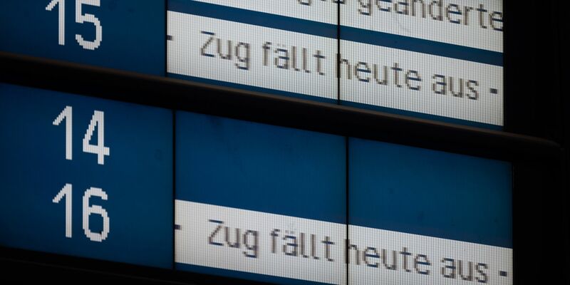 Die Bahn warnt vor Folgeschäden von Metalldiebstahl - so komme es zu Zugausfällen und Verspätungen. - Foto: Marijan Murat/dpa