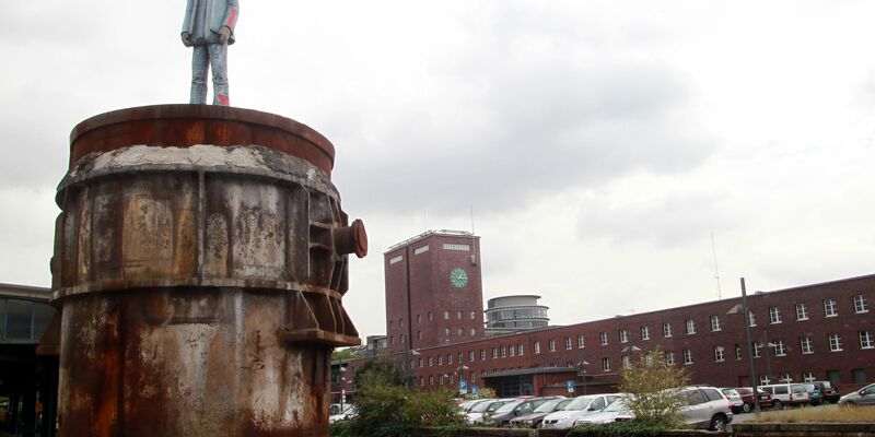 Am Hauptbahnhof in Oberhausen ist es am Samstagabend zu einer Gewalttat gekommen. - Foto: Roland Weihrauch/dpa