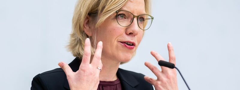 Die österreichische Energieministerin Leonore Gewessler will die hohe Abhängigkeit des Landes von russischem Gas bekämpfen. - Foto: Georg Hochmuth/APA/dpa