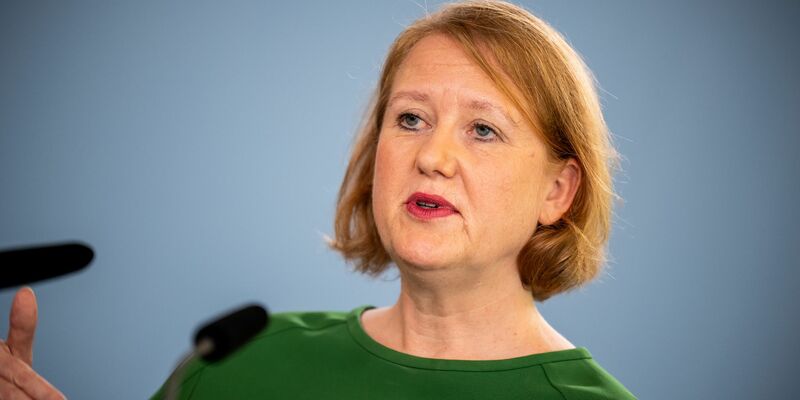 Bundesfamilienministerin Lisa Paus sieht Bedarf für mehr Prävention gegen Hassrede im Internet. - Foto: Michael Kappeler/dpa