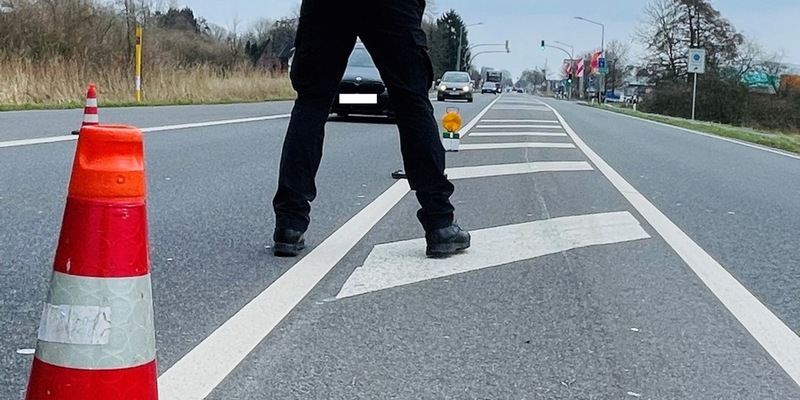 POL-WHV: Kontrolle auf der B 210 - Verfügungseinheit der PI Wilhelmshaven/Friesland überprüft 60 Fahrzeuge - Foto: presseportal.de