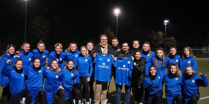 Die Bayerische wird Hauptsponsor des FFC Wacker München: Eine starke Partnerschaft für den Frauenfußball - Foto: presseportal.de