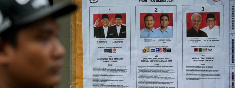 Als haushoher Favorit auf die Nachfolge des beliebten Präsidenten Joko Widodo, genannt Jokowi, gilt der frühere General Prabowo Subianto. - Foto: Dita Alangkara/AP/dpa