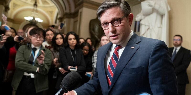 Nachdem der Senat neue Ukraine-Hilfen gebilligt hat, hängt deren Freigabe nun von den Abgeordneten in Mike Johnsons Parlamentskammer ab. - Foto: Manuel Balce Ceneta/AP/dpa