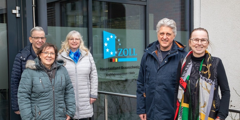 HZA-BS: Herzlichen Glückwunsch! 10 Jahre Kraftfahrzeugsteuer beim Hauptzollamt Braunschweig - Foto: presseportal.de