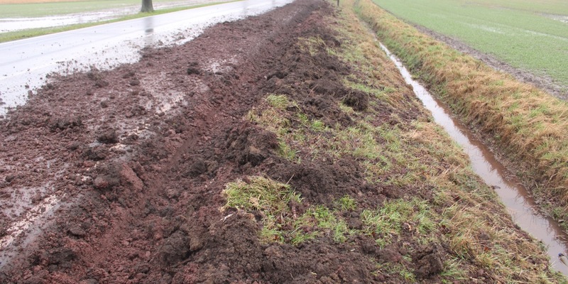 POL-MI: Unbekannter Fahrzeugführer verwüstet Fahrbahn und flüchtet - Foto: presseportal.de